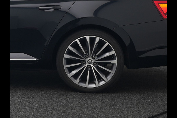Škoda Superb Combi 1.4 TSI iV Lauren & Klement Plug In Hybrid 218pk Dealer O.H PHEV | Panodak | Adaptive Cruise | Camera | Lederen Sportstoelen Memory & Ventilatie |  Crystal LED | Apple Carplay | Lane Assist | Stoelverwarming | Navigatie |  DAB |