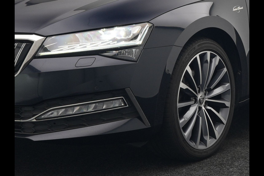 Škoda Superb Combi 1.4 TSI iV Lauren & Klement Plug In Hybrid 218pk Dealer O.H PHEV | Panodak | Adaptive Cruise | Camera | Lederen Sportstoelen Memory & Ventilatie |  Crystal LED | Apple Carplay | Lane Assist | Stoelverwarming | Navigatie |  DAB |