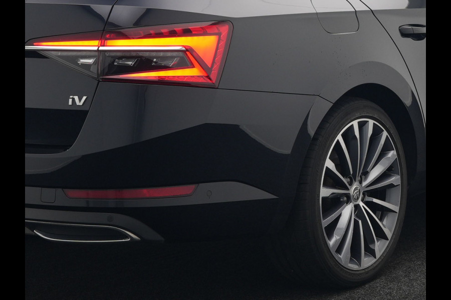 Škoda Superb Combi 1.4 TSI iV Lauren & Klement Plug In Hybrid 218pk Dealer O.H PHEV | Panodak | Adaptive Cruise | Camera | Lederen Sportstoelen Memory & Ventilatie |  Crystal LED | Apple Carplay | Lane Assist | Stoelverwarming | Navigatie |  DAB |