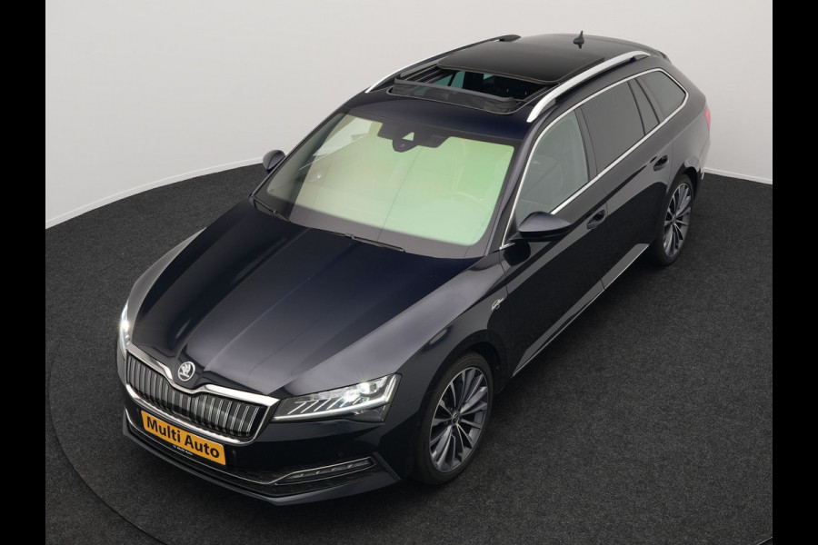 Škoda Superb Combi 1.4 TSI iV Lauren & Klement Plug In Hybrid 218pk Dealer O.H PHEV | Panodak | Adaptive Cruise | Camera | Lederen Sportstoelen Memory & Ventilatie |  Crystal LED | Apple Carplay | Lane Assist | Stoelverwarming | Navigatie |  DAB |