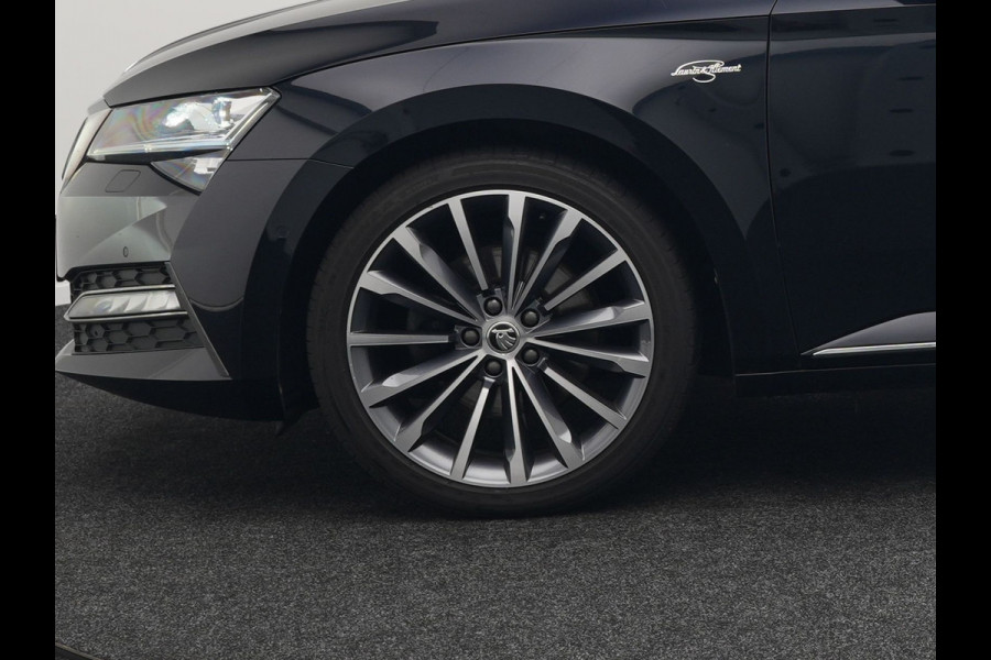 Škoda Superb Combi 1.4 TSI iV Lauren & Klement Plug In Hybrid 218pk Dealer O.H PHEV | Panodak | Adaptive Cruise | Camera | Lederen Sportstoelen Memory & Ventilatie |  Crystal LED | Apple Carplay | Lane Assist | Stoelverwarming | Navigatie |  DAB |