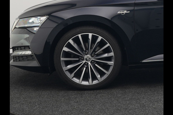 Škoda Superb Combi 1.4 TSI iV Lauren & Klement Plug In Hybrid 218pk Dealer O.H PHEV | Panodak | Adaptive Cruise | Camera | Lederen Sportstoelen Memory & Ventilatie |  Crystal LED | Apple Carplay | Lane Assist | Stoelverwarming | Navigatie |  DAB |