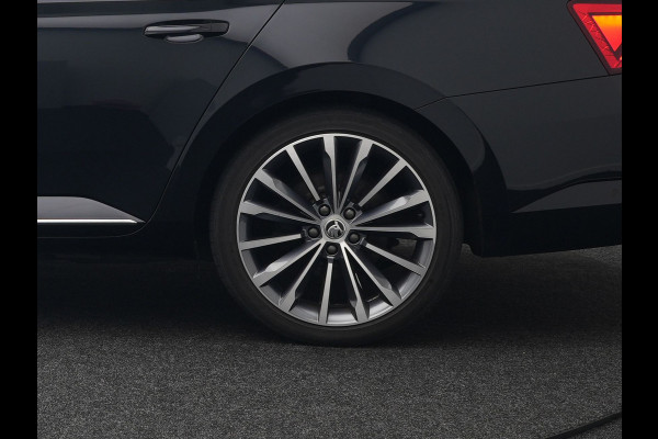 Škoda Superb Combi 1.4 TSI iV Lauren & Klement Plug In Hybrid 218pk Dealer O.H PHEV | Panodak | Adaptive Cruise | Camera | Lederen Sportstoelen Memory & Ventilatie |  Crystal LED | Apple Carplay | Lane Assist | Stoelverwarming | Navigatie |  DAB |