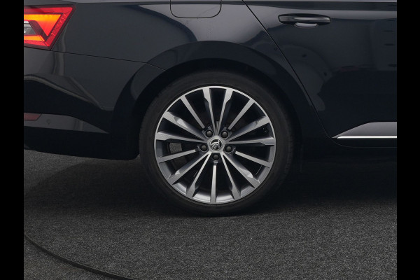 Škoda Superb Combi 1.4 TSI iV Lauren & Klement Plug In Hybrid 218pk Dealer O.H PHEV | Panodak | Adaptive Cruise | Camera | Lederen Sportstoelen Memory & Ventilatie |  Crystal LED | Apple Carplay | Lane Assist | Stoelverwarming | Navigatie |  DAB |