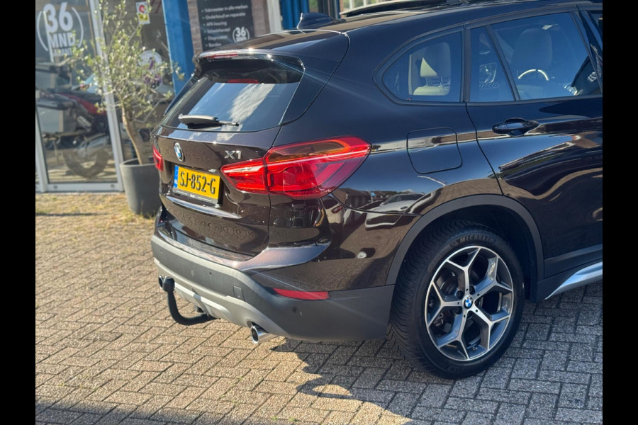 BMW X1 XDrive25i High Executive 2017 AUT PANO NAVI LEDER NAP