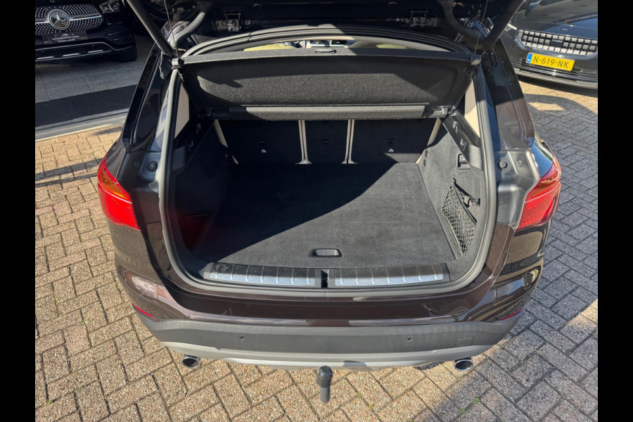 BMW X1 XDrive25i High Executive 2017 AUT PANO NAVI LEDER NAP