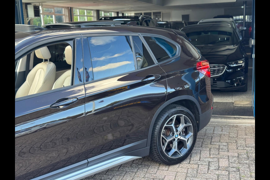 BMW X1 XDrive25i High Executive 2017 AUT PANO NAVI LEDER NAP