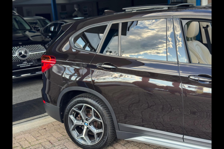 BMW X1 XDrive25i High Executive 2017 AUT PANO NAVI LEDER NAP