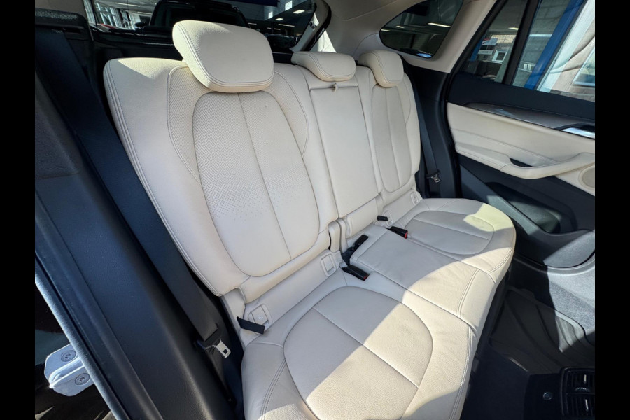 BMW X1 XDrive25i High Executive 2017 AUT PANO NAVI LEDER NAP