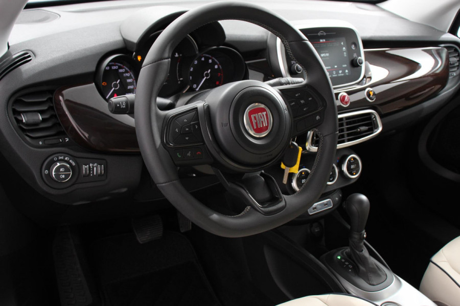 Fiat 500X Fiat 500X 1,4 Turbo 150pk Yacht Club Automaat Leder Navigatie Audio Canvas vouwdak Adaptive Cruise Control Camera Dab Led 18"Lmv Extra getint glas