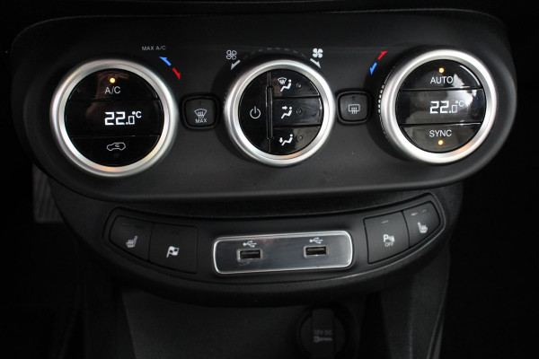 Fiat 500X Fiat 500X 1,4 Turbo 150pk Yacht Club Automaat Leder Navigatie Audio Canvas vouwdak Adaptive Cruise Control Camera Dab Led 18"Lmv Extra getint glas