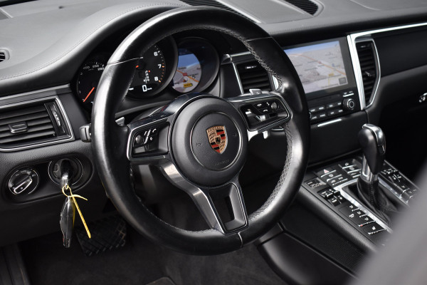 Porsche Macan 2.0 PDK | Trekhaak Elek. | Camera | Lederen Bekleding | Stoelverwarming | Lane Asist.