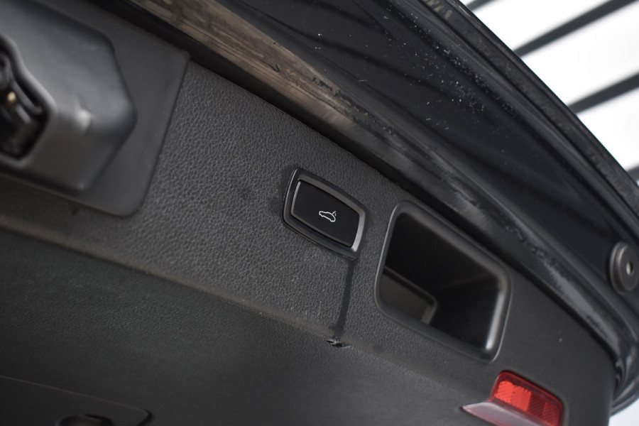 Porsche Macan 2.0 PDK | Trekhaak Elek. | Camera | Lederen Bekleding | Stoelverwarming | Lane Asist.