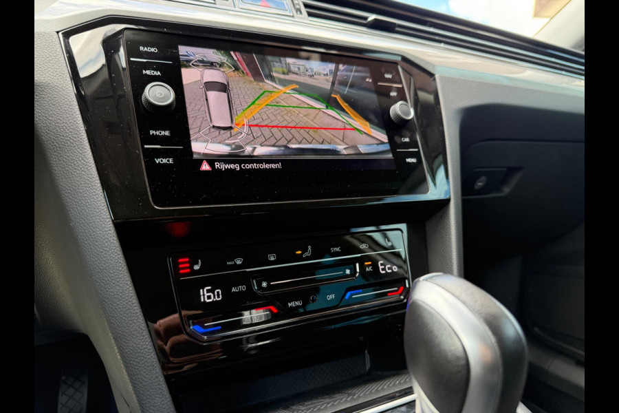 Volkswagen Passat Variant 1.4 TSI PHEV GTE Business - Automaat - Camera - Navigatie - Winterpakket