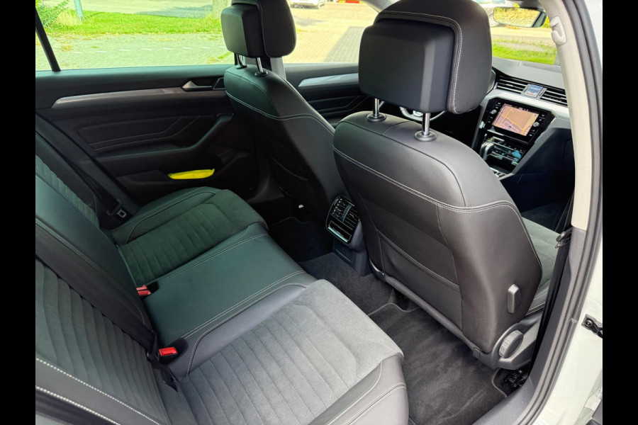Volkswagen Passat Variant 1.4 TSI PHEV GTE Business - Automaat - Camera - Navigatie - Winterpakket