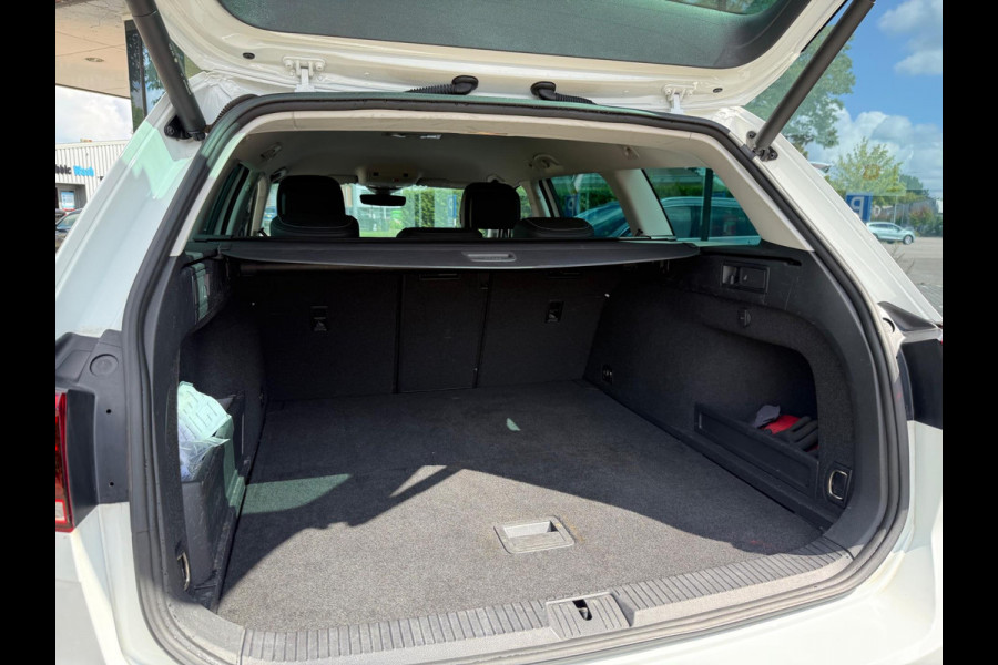 Volkswagen Passat Variant 1.4 TSI PHEV GTE Business - Automaat - Camera - Navigatie - Winterpakket