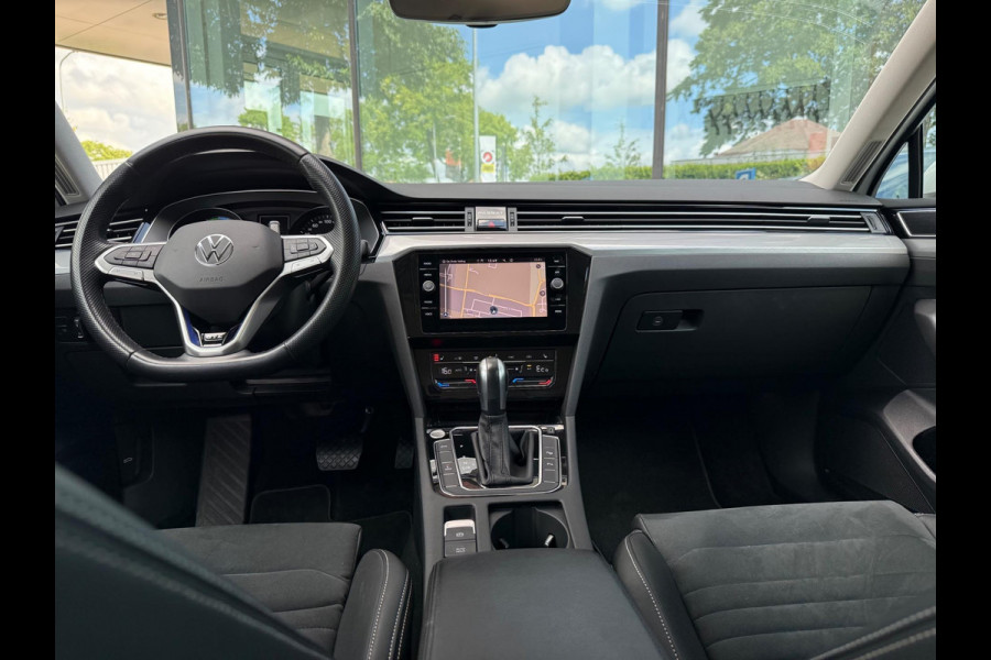 Volkswagen Passat Variant 1.4 TSI PHEV GTE Business - Automaat - Camera - Navigatie - Winterpakket
