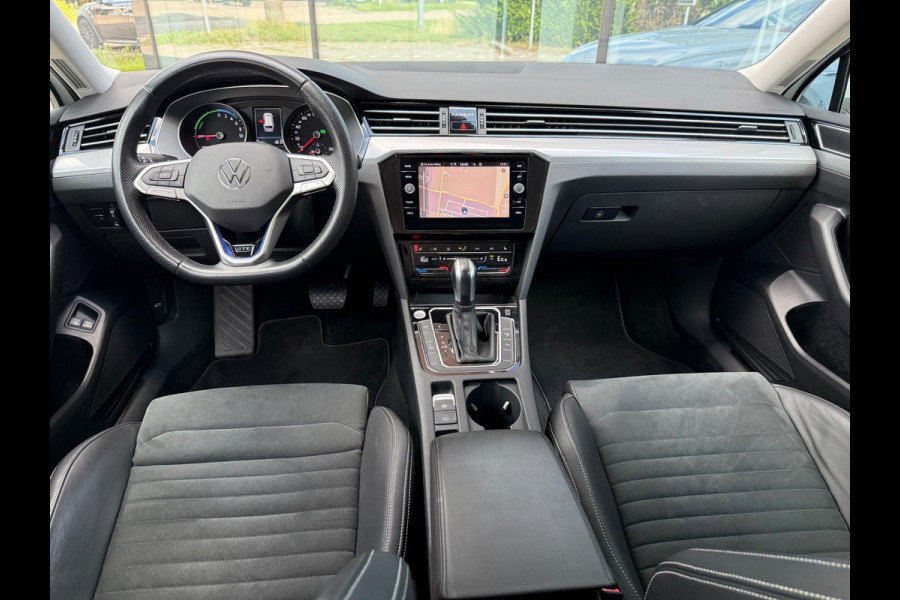 Volkswagen Passat Variant 1.4 TSI PHEV GTE Business - Automaat - Camera - Navigatie - Winterpakket
