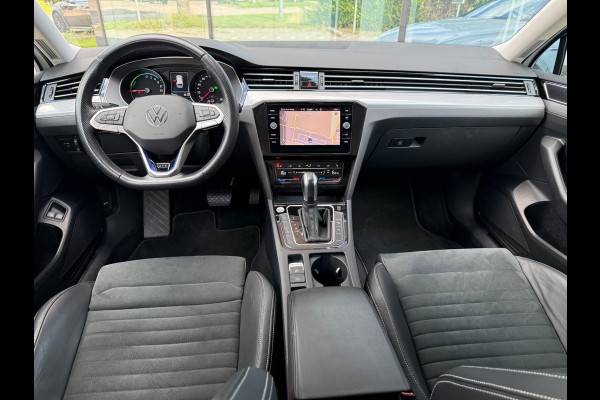 Volkswagen Passat Variant 1.4 TSI PHEV GTE Business - Automaat - Camera - Navigatie - Winterpakket
