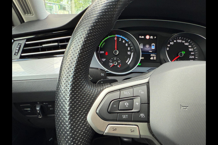 Volkswagen Passat Variant 1.4 TSI PHEV GTE Business - Automaat - Camera - Navigatie - Winterpakket
