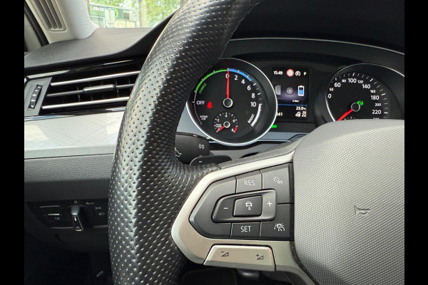 Volkswagen Passat Variant 1.4 TSI PHEV GTE Business - Automaat - Camera - Navigatie - Winterpakket