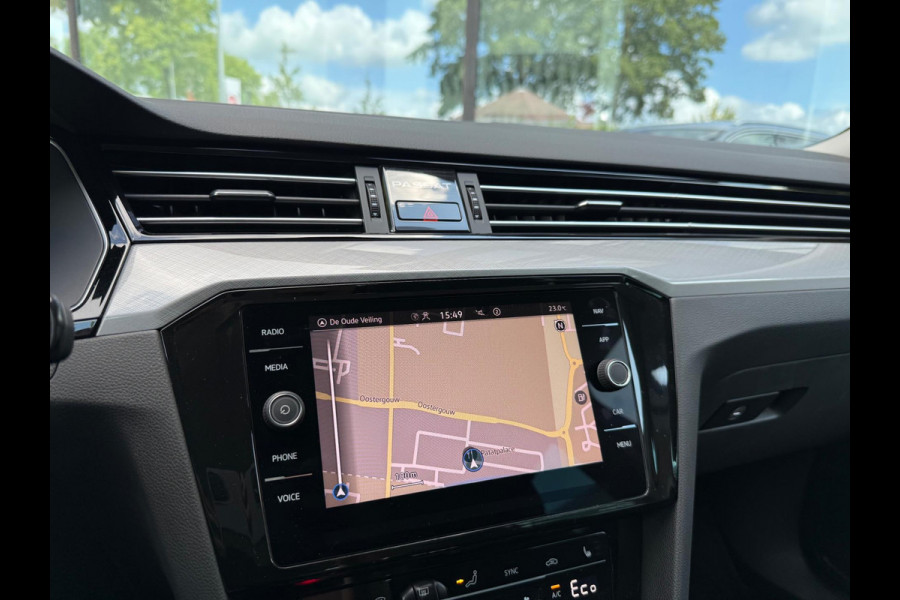 Volkswagen Passat Variant 1.4 TSI PHEV GTE Business - Automaat - Camera - Navigatie - Winterpakket