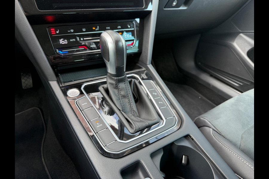 Volkswagen Passat Variant 1.4 TSI PHEV GTE Business - Automaat - Camera - Navigatie - Winterpakket