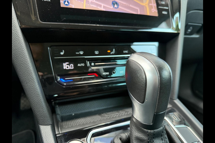 Volkswagen Passat Variant 1.4 TSI PHEV GTE Business - Automaat - Camera - Navigatie - Winterpakket