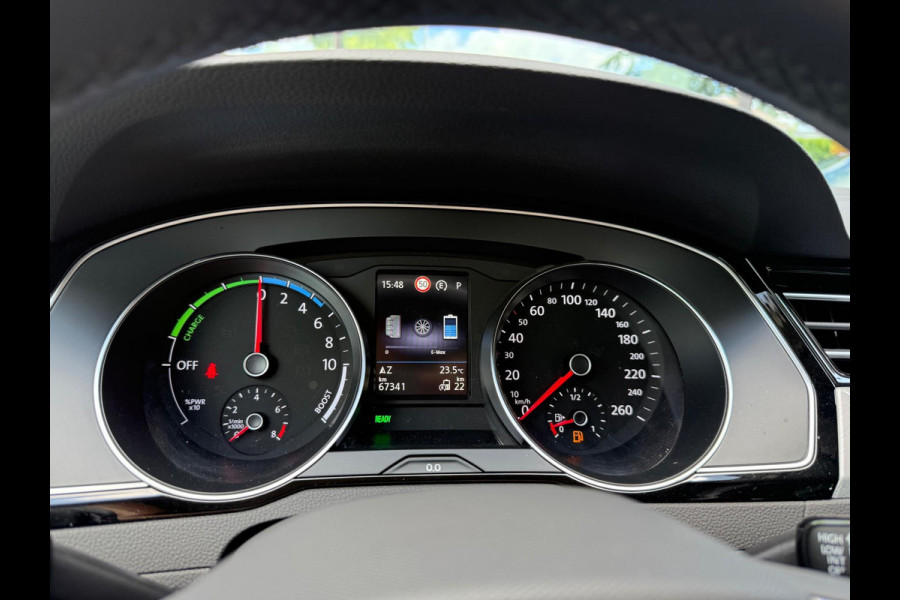 Volkswagen Passat Variant 1.4 TSI PHEV GTE Business - Automaat - Camera - Navigatie - Winterpakket