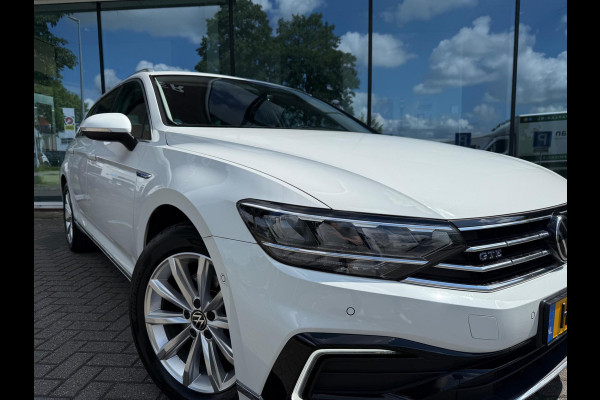 Volkswagen Passat Variant 1.4 TSI PHEV GTE Business - Automaat - Camera - Navigatie - Winterpakket