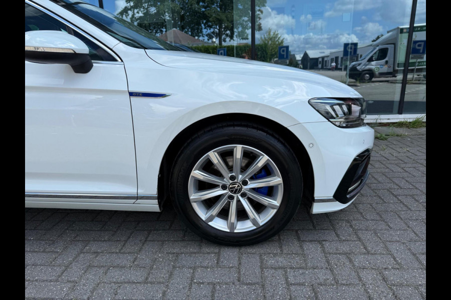 Volkswagen Passat Variant 1.4 TSI PHEV GTE Business - Automaat - Camera - Navigatie - Winterpakket