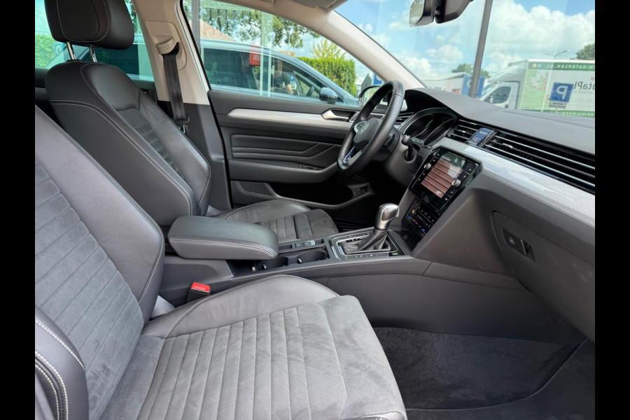 Volkswagen Passat Variant 1.4 TSI PHEV GTE Business - Automaat - Camera - Navigatie - Winterpakket