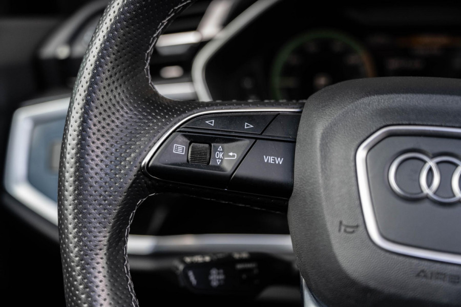 Audi Q3 45 TFSI e S edition | Pano | Keyles | Sfeer | Camera | Matrix