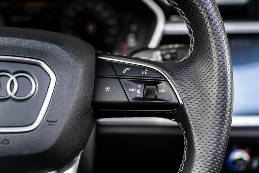 Audi Q3 45 TFSI e S edition | Pano | Keyles | Sfeer | Camera | Matrix