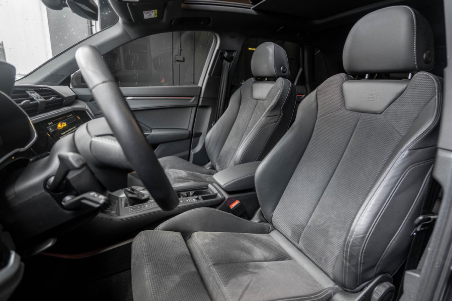 Audi Q3 45 TFSI e S edition | Pano | Keyles | Sfeer | Camera | Matrix