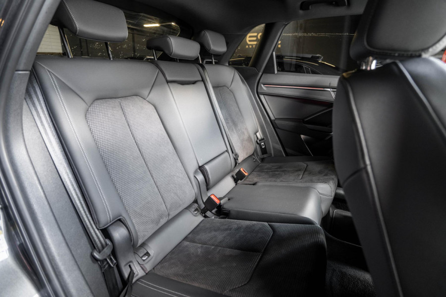 Audi Q3 45 TFSI e S edition | Pano | Keyles | Sfeer | Camera | Matrix