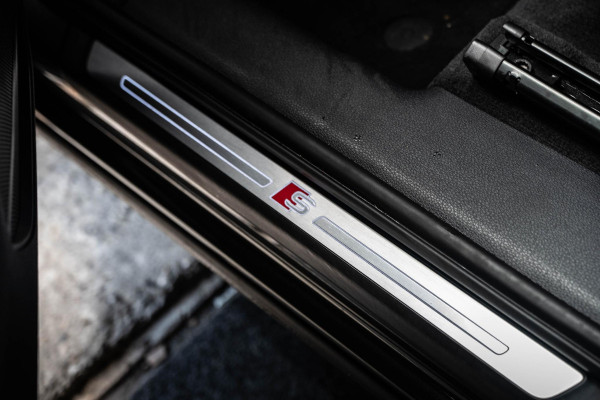 Audi Q3 45 TFSI e S edition | Pano | Keyles | Sfeer | Camera | Matrix