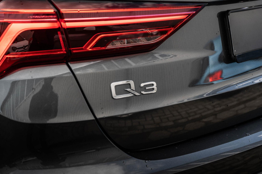 Audi Q3 45 TFSI e S edition | Pano | Keyles | Sfeer | Camera | Matrix