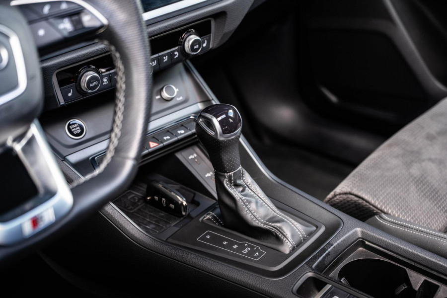 Audi Q3 45 TFSI e S edition | Pano | Keyles | Sfeer | Camera | Matrix
