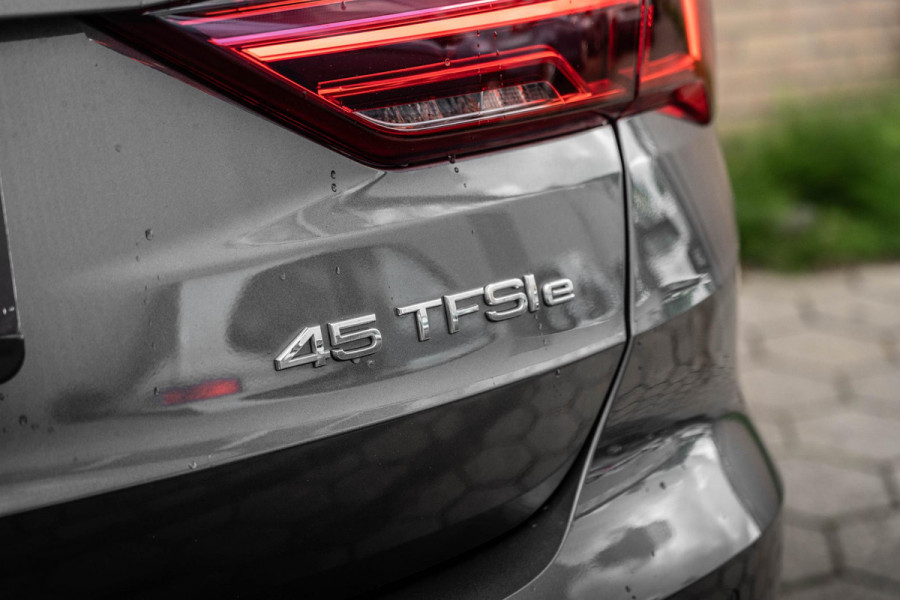 Audi Q3 45 TFSI e S edition | Pano | Keyles | Sfeer | Camera | Matrix
