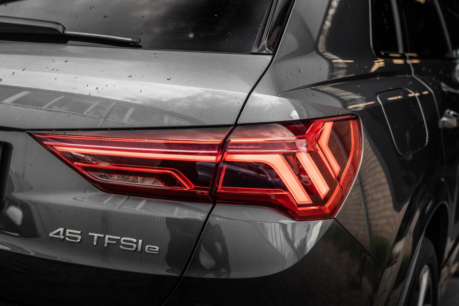 Audi Q3 45 TFSI e S edition | Pano | Keyles | Sfeer | Camera | Matrix
