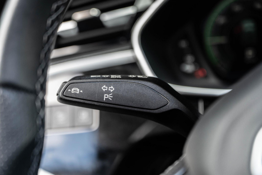 Audi Q3 45 TFSI e S edition | Pano | Keyles | Sfeer | Camera | Matrix