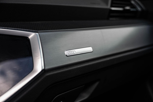 Audi Q3 45 TFSI e S edition | Pano | Keyles | Sfeer | Camera | Matrix
