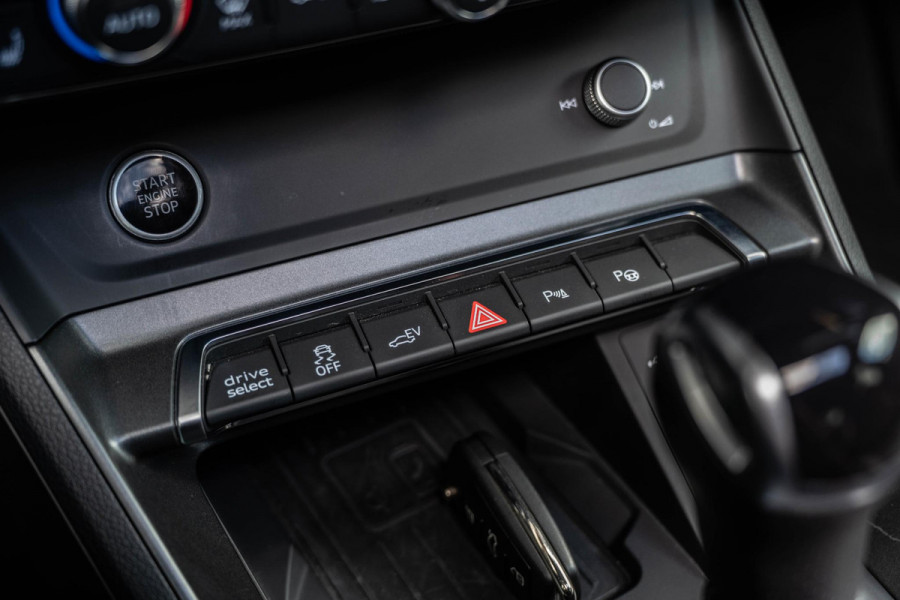 Audi Q3 45 TFSI e S edition | Pano | Keyles | Sfeer | Camera | Matrix