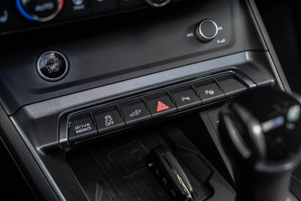 Audi Q3 45 TFSI e S edition | Pano | Keyles | Sfeer | Camera | Matrix