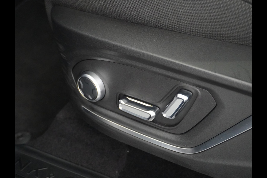 Lynk & Co 01 1.5 PHEV AUT-7 261pk Pano-Schuif-K-dak 20" 360°Camera Apple Carplay Android Auto Adaptive-Cruise Navi Pdc Ecc Keyless Led Plug-I Elek.Memory.Stoel File assistent Dodehoek detector Elektrisch bedienbare achterklep Rijstrooksensor Wifi Verkeersbord detectie 425Nm koppel 3,7kw laadvermogen A-label Euro 6 Hybride Benzine/Elektrisch rijden tot ca.69km 1.800kg trekvermogen