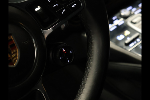 Porsche Cayenne 3.0 E-Hybrid [SPORT CHRONO, ADAPTIEVE LUCHTVERING, HEAD-UP, SOFT CLOSE, BURMESTER 3D, KEYLESS, SFEERVERLICHTING, TREKHAAK, STOELVENTILATIE, PDLS, SPORTUITLAAT, NIEUWSTAAT]