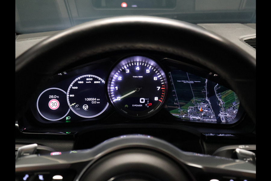 Porsche Cayenne 3.0 E-Hybrid [SPORT CHRONO, ADAPTIEVE LUCHTVERING, HEAD-UP, SOFT CLOSE, BURMESTER 3D, KEYLESS, SFEERVERLICHTING, TREKHAAK, STOELVENTILATIE, PDLS, SPORTUITLAAT, NIEUWSTAAT]