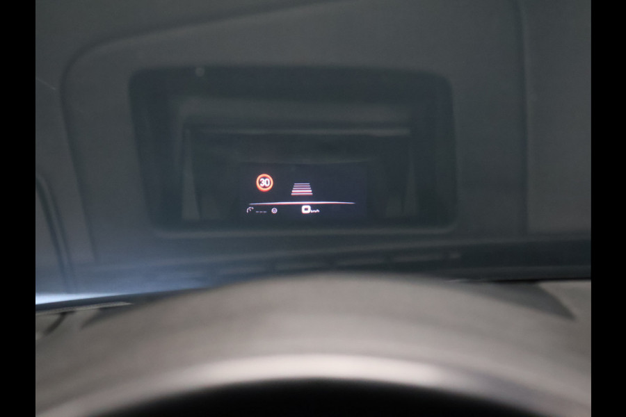 Porsche Cayenne 3.0 E-Hybrid [SPORT CHRONO, ADAPTIEVE LUCHTVERING, HEAD-UP, SOFT CLOSE, BURMESTER 3D, KEYLESS, SFEERVERLICHTING, TREKHAAK, STOELVENTILATIE, PDLS, SPORTUITLAAT, NIEUWSTAAT]