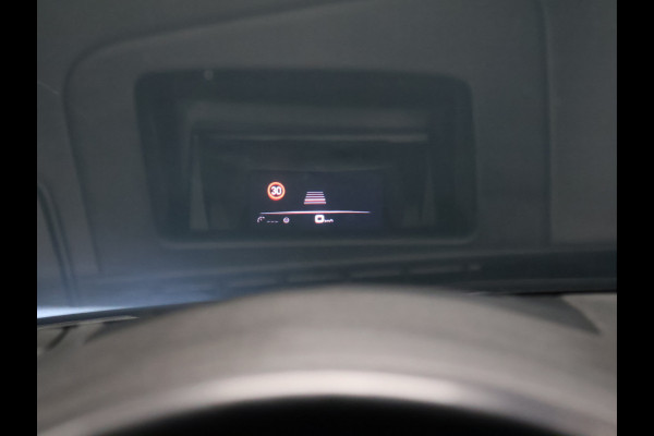 Porsche Cayenne 3.0 E-Hybrid [SPORT CHRONO, ADAPTIEVE LUCHTVERING, HEAD-UP, SOFT CLOSE, BURMESTER 3D, KEYLESS, SFEERVERLICHTING, TREKHAAK, STOELVENTILATIE, PDLS, SPORTUITLAAT, NIEUWSTAAT]